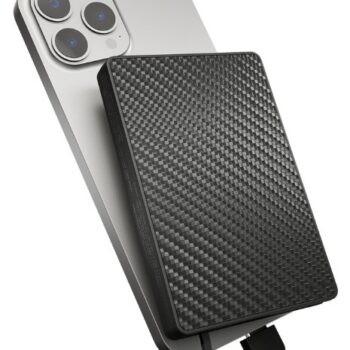 Akupank Nitecore Pocket 10000mAh, akupank sisseehitatud USB-C kaabliga.