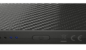 Akupank Nitecore Pocket 10000mAh, akupank sisseehitatud USB-C kaabliga.